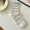 Calcetines a rayas de bloques de color, estilo fino de verano para mujer, transpirables, etiqueta de tela de gatito linda, calcetines de media pantorrilla, estilo coreano ins, calcetines holgados