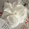 Decoración de sala de bodas, flores de boda, flores plisadas tridimensionales, decoraciones florales para pared de fondo de boda, flores de papel plisado para pared, decoraciones de pasillo