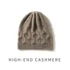 100% Cachemira Otoño/Invierno 2026 Nuevo Gorro de Punto para Mujer Casual Color Sólido Tejido de Trenzas Protección para los Oídos Cubre Cabeza Sombrero