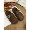 Novos Sapatos Birkenstock Retro Moda Outono/Inverno de Pelúcia Estilosos com Biqueira Larga para Mulheres com Solas Grossas e Chinelos que Aumentam a Altura