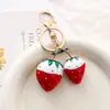 Llavero Creativo Nuevo Estilo Fresa Fruta con Goteo de Aceite, Llavero Exquisito para Bolso de Dama, Llavero de Coche, Pequeño Regalo