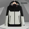 Traje de Asalto a Prueba de Tres Elementos Ropa de Trabajo Hombres y Mujeres Ropa para Montañismo al Aire Libre Chaqueta de Invierno Cálida Cortavientos Impermeable con Terciopelo Adicional Logo Personalizado