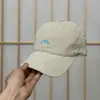 Nueva Gorra de Béisbol Bordada con Letras Pequeñas para Mujer Verano Versátil Ala Grande Hace que la Cara se Vea Más Pequeña Moda Suave Superior Casual Gorra de Papá