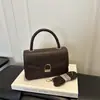 Bolsa de alta qualidade, casual e fashion, modelo novo outono 2026, bolsa quadrada pequena simples de cor sólida, bolsa transversal versátil e estilosa