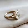 Anel de Zircônia com Diamantes Inteiros de Luxo Leve e de Alta Qualidade, Elegante Retrô, Anel Aberto Exquisito e Elegante para o Dedo Indicador, Anel de Empilhar Super Brilhante