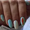 Adesivos de unha com tema de oceano frescos: peixe pequeno vermelho, unhas compridas listradas de azul e branco, adesivos de unha fofos e removíveis