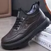 Novos estilos de inverno para sapatos masculinos: Sapatos de calçar, forrados com fleece, quentes e confortáveis, para homens de meia-idade e idosos, com solas macias, disponíveis para atacado