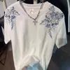 Camiseta de Manga Corta con Bordado Floral Estilo Americano para Hombre, Nuevo Modelo de Verano con Intrincado Relieve de Porcelana Azul y Blanca, Nuevo Top con Diseño Estilo Chino