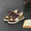 Sapatos casuais flat femininos estilo coreano retrô em couro genuíno com padrão de estrelas desgastado, nova coleção outono 2026, tênis femininos