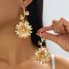 Pendientes de Borla y Flor de Moda de Nicho de Alta Gama de Venta Caliente Transfronteriza Adecuados para que las Mujeres los Usen en Reuniones Diarias, Exudando Elegancia