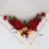 Nuevas decoraciones de techo para interiores para habitaciones de bodas, con flores simuladas dispuestas en un diseño de cuatro esquinas, creando una escena floral festiva y hermosa para la sala de estar