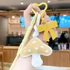 Crema de Cuero Hongo Dibujo Animado Creativo Llavero Colgante Pareja Bolso Llavero de Coche Accesorio Regalo
