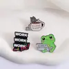Aliexpress Producto Nuevo Broche de Rana de Trabajo Personalizado Transfronterizo Dibujo Animado Lindo Gato Cafetero Insignia de Accesorio Metálico