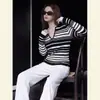 Suéter de Tricô Feminino Listrado Preto Único e Estiloso Outono 2026 com um Visual de Alto Padrão