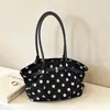 Bolso de axila para mujer estilo coreano, chic y discreto, colección 2026, con un moderno diseño de lunares, un bolso de hombro popular y elegante