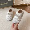 Sapatos de Princesa para Meninas 2026 Primavera e Outono Novos Sapatos de Couro Infantil com Solado Macio Bebê Renda Flor Laço Sapato Individual para Crianças Pequenas