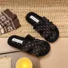 Zapatillas mullidas de lunares suaves, zapatillas planas de algodón versátiles para el día a día para mujer, colección Otoño/Invierno 2026, zapatillas de felpa de una tira para usar en exteriores