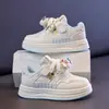 Zapatillas Deportivas para Niñas 2026 Otoño Nuevas Lindas Dibujos Animados Estudiante Deportivas de Tabla Ligeras Transpirables Casuales Blancas