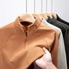 Sudadera de terciopelo de doble cara con cuello medio alto, cierre de cremallera, cuello alto, color liso, manga larga para hombre, nueva camisa básica versátil casual para primavera y otoño