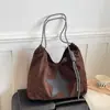 Bolsa tote grande transfronteiriça para mulheres, nova tendência outono 2026, bolsa de mão casual leve para o dia a dia, bolsa de ombro e transversal