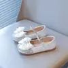 Sapatos de Princesa Infantis para Primavera e Outono 2026 Novos Sapatos de Couro Infantis da Moda Solado Macio Sapatos Individuais com Laço para Meninas Pequenas Sapatos de Performance