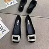 Zapatos planos de punta cuadrada con pedrería y suela blanda, estilo slip-on, nuevo modelo otoño 2026, empeine blando con pedrería cuadrada, suela blanda, zapatos negros bajos para mujer