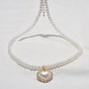 Collar de perlas con colgante de amor de temperamento estilo ins para mujer, cadena de clavícula de temperamento de socialité francés de alto sentido, joyería al por mayor