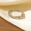 Anillo de Diseño Cruzado de Nueva Tendencia Transfronterizo, Lujo Ligero, Sencillo y de Moda, Joyería de Anillo Abierto Ajustable