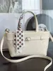 Bolsa Quadrada Pequena de Seda com Textura de Alto Padrão, Moda de Nicho, para Mulheres, Novo Estilo Outono/Inverno 2025, Bolsa Transversal Simples Retro