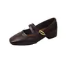 Sapatos Femininos Mary Jane Salto Bloco Tira Cruzada Estilo Francês Moda Primavera/Verão 2026 Sapato Único de Couro Salto Médio Bico Quadrado Elegante