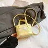 Bolso Rayado para Mujer, Nuevo Estilo Trendy de Primavera 2026, Bolso de Mano Pequeño Súper Popular para el Trabajo, Sensación de Alta Gama, Bolso Cubo de Hombro Cruzado