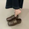 Mocasines Cuadrados Tallados Estilo Retro que Aumentan la Altura Interior para Mujer, Nuevos Zapatos Estilo Británico Primavera y Otoño, Piel Negra