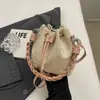Bolso Cubo Tejido con Cordón de Gran Capacidad Transfronterizo para Mujer 2026 Nuevo Primavera Verano Versátil para el Trabajo de Mano Hombro Cruzado