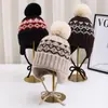 Novo Chapéu de Lã Estilo Coreano para Mulheres no Outono e Inverno, Chapéu Lei Feng Espesso Quente com Proteção para Orelhas e PomPom de Pelo, Forrado com Fleece para Homens, Chapéu de Tricô Casual
