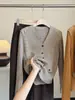 Suéter de Punto Trenzado Cuello en V Estilo Old Money para Mujer Otoño/Invierno Nuevo Estilo Coreano Bloque de Color Bolsillo Falso Top Adelgazante