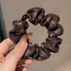 1. Goma para el pelo vintage de flores oscuras con una textura madura y suave, adecuada para ir al trabajo, accesorio para el cabello duradero y versátil para mujeres