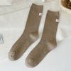 Calcetines apilados para mujer, de tubo medio, Zhuji, para primavera y otoño, de algodón, de color liso, con etiqueta de tela de doble aguja, sin hueso, calcetines lunares, blancos, combinables.