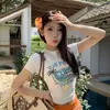 Camiseta de manga corta con estampado de dibujos animados, hombro normal, corte regular para mujer, verano, ajuste ceñido, cintura entallada petite, top corto estilo americano hot girl 26034