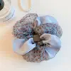 Goma de pelo de malla satinada azul con estampado de leopardo estilo retro perezoso con un moño elegante y accesorio para el cabello extragrande