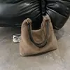 Bolsa de Pelúcia Grande Capacidade Simples Shuai Mi Jia para Mulheres Nova Moda Outono 2026 Bolsa de Ombro Único Bolsa de Pelúcia Cor Sólida