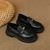 Sapatos femininos de couro Mary Jane com sola grossa para aumentar a altura, versáteis, estilo francês e britânico, novos mocassins outono/inverno 2026, sapatos de salto únicos da moda