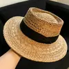 Sombrero de Paja Hueco Estilo Old Money Francés para Mujer, Sombrero de Sol de Paja de Ala Ancha para Verano, Sombrero Transpirable de Copa Plana para Protección Solar al Aire Libre