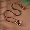 Nova Corda de Pingente Estilo Tibetano Chinês Dente de Tigre Tianzhu Quadrado Pequeno Thangka Deus da Riqueza de Cinco Vias Wen Brincar Estilo Étnico Retrô Pendente de Pescoço