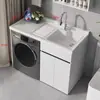 Gabinete de lavandería para balcón de aluminio tipo panal con lavadora integrada, incluyendo una tabla de lavar y un fregadero de piedra de cuarzo artificial con una barrera de agua
