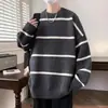 Suéter suave y cómodo de cuello redondo para hombre, con rayas de contraste, un diseño de punto y una capa interior gruesa y cálida, perfecto para usar en otoño e invierno, y adecuado para adolescentes.