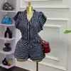 Roupas Femininas Transfronteiriças Europeias e Americanas Moda Nova Verão 2026 Camisa Listrada Elegante de Manga Curta com Decote V Conjunto de Shorts de Cintura Alta