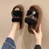 Pantuflas de Lana de Cordero para Mujer para Otoño e Invierno 2026 Estilo Nuevo Suela Gruesa que Aumenta la Altura Estilo Pequeño Aroma Hebilla de Cinturón Planas de Algodón