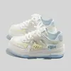 Zapatos de niña verano 2025 nuevo modelo popular zapatillas de malla transpirable para niños suela suave versátiles zapatos casuales para niñas a la moda