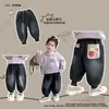 Pantalones de Forro Polar para Niños Otoño e Invierno 2025 Nuevos Elegantes Pantalones Jogger para Bebé Jeans Gruesos de Forro Polar para Niños