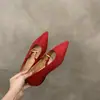 Sapatos Femininos Vermelhos Rasos de Camurça com Elevação Interna 2025 Primavera e Outono Elegantes Bico Fino com Saia Mary Jane Sapatos de Festa